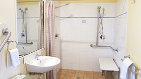 Queen Disabled Suite at Dalby Mid Town Motor Inn Queen Disabled Suite at Dalby Mid Town Motor Inn