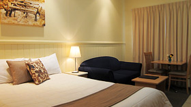 Queen Spa Suite at Dalby Mid Town Motor Inn Queen Spa Suite at Dalby Mid Town Motor Inn